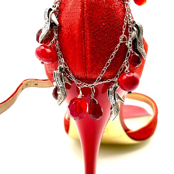 NWT DOUBLE STRAND CRYSTAL CHARM BRACELET IN REGAL RED TONES & SILVER TONED SHOES - Picture 7 of 15